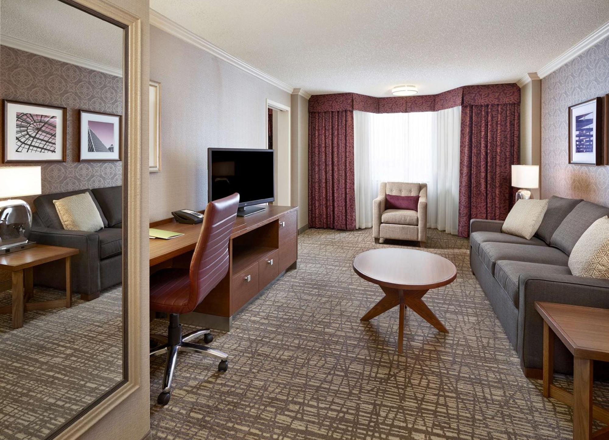 Отель Doubletree By Hilton West Эдмонтон Экстерьер фото