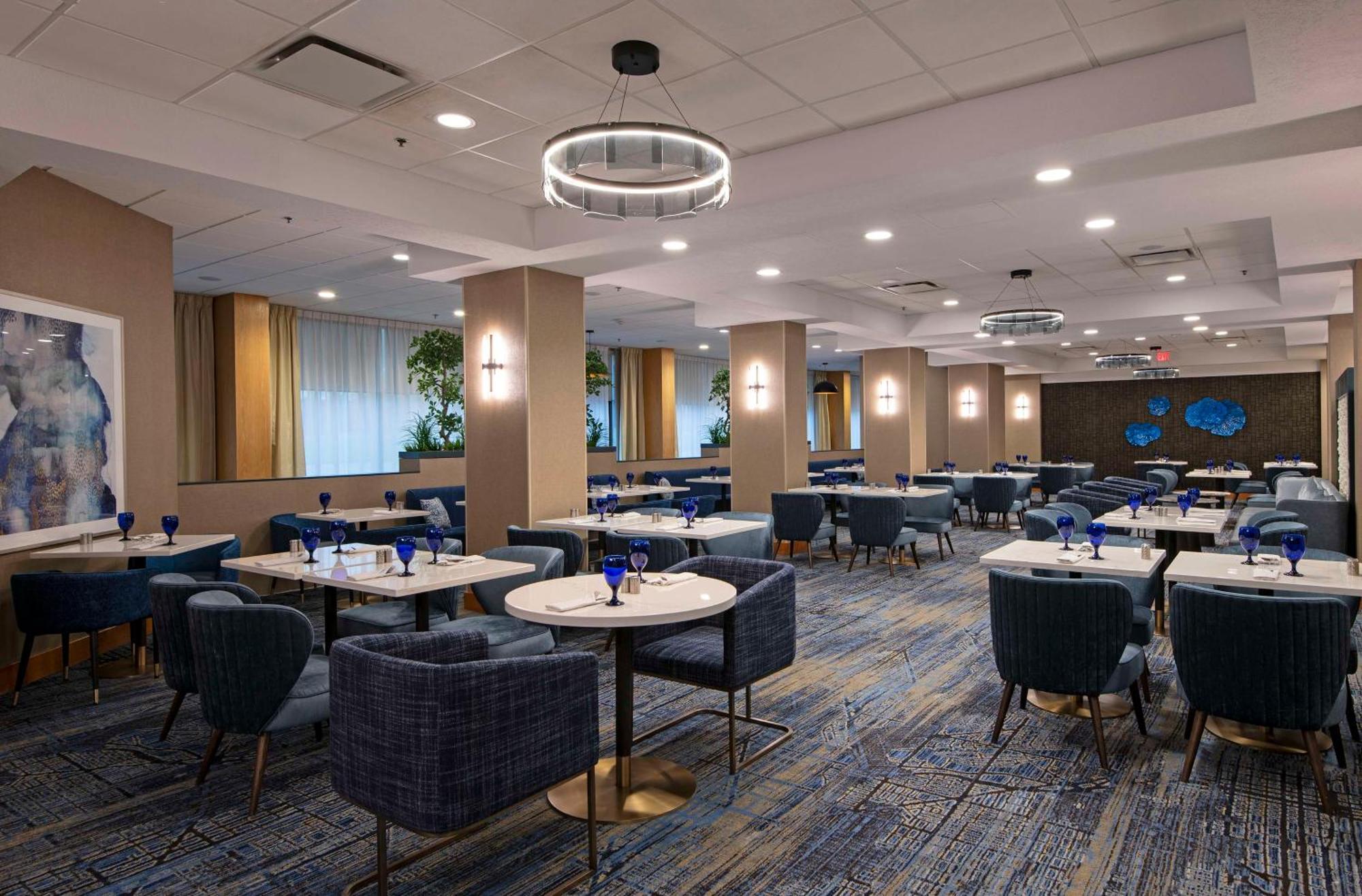 Отель Doubletree By Hilton West Эдмонтон Экстерьер фото