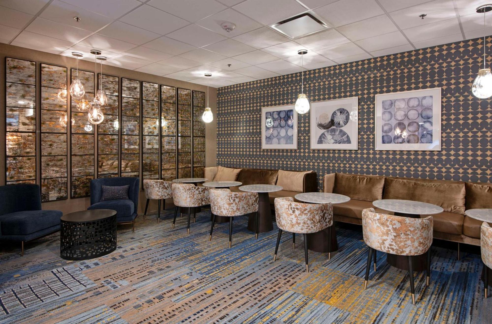 Отель Doubletree By Hilton West Эдмонтон Экстерьер фото