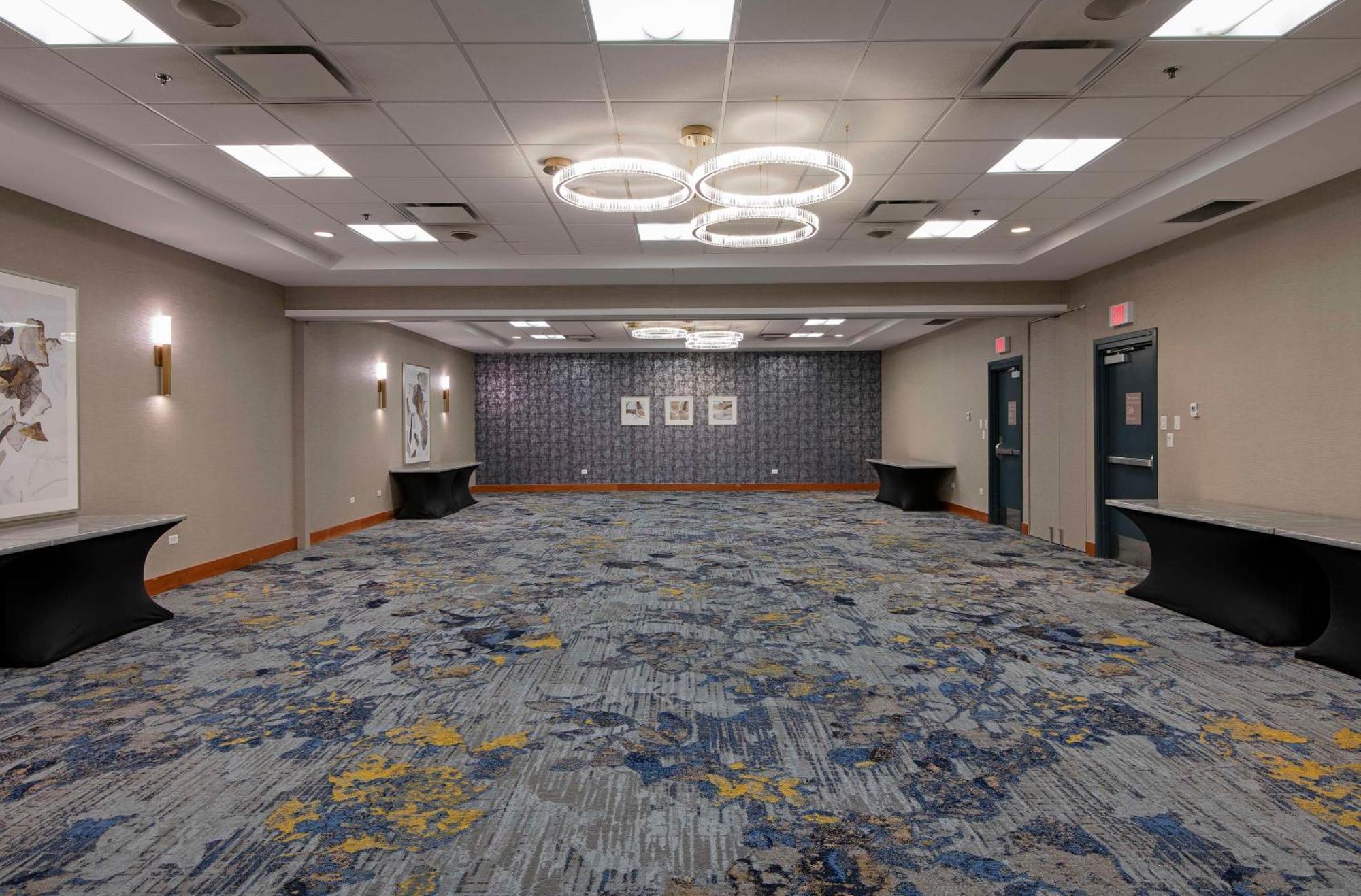 Отель Doubletree By Hilton West Эдмонтон Экстерьер фото