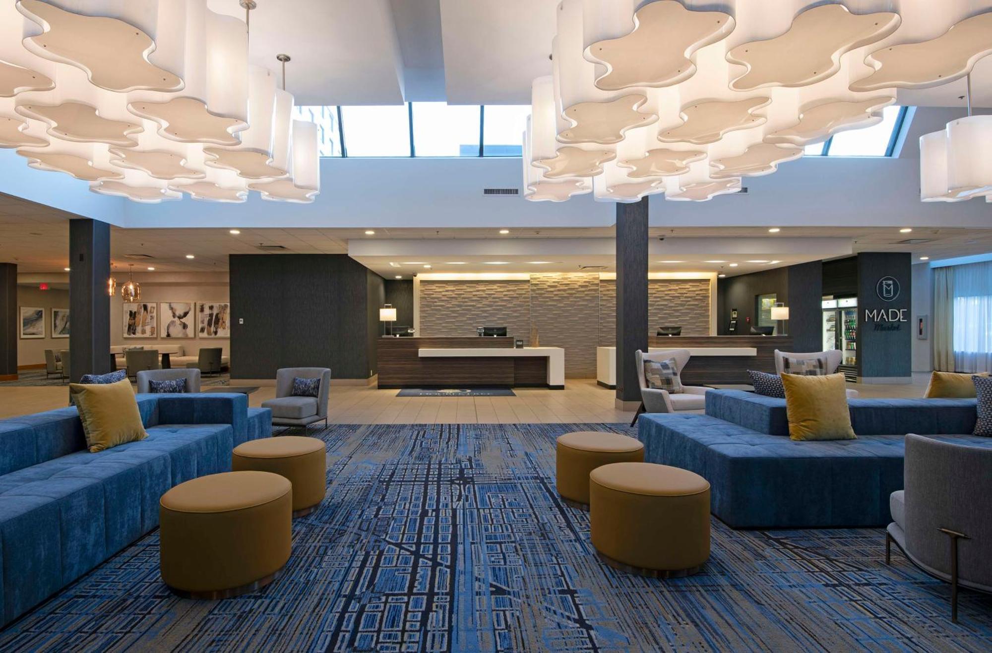 Отель Doubletree By Hilton West Эдмонтон Экстерьер фото