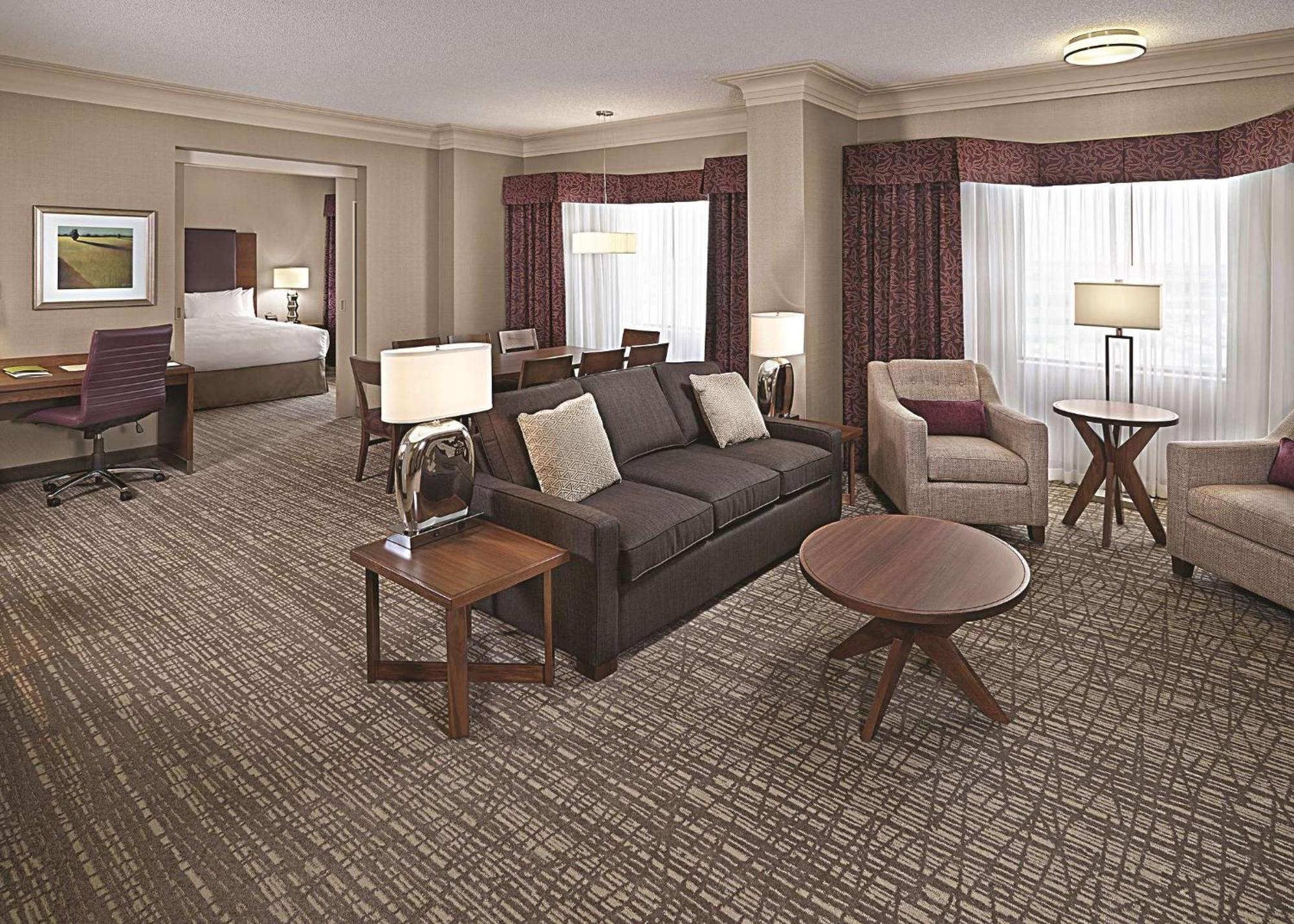 Отель Doubletree By Hilton West Эдмонтон Экстерьер фото