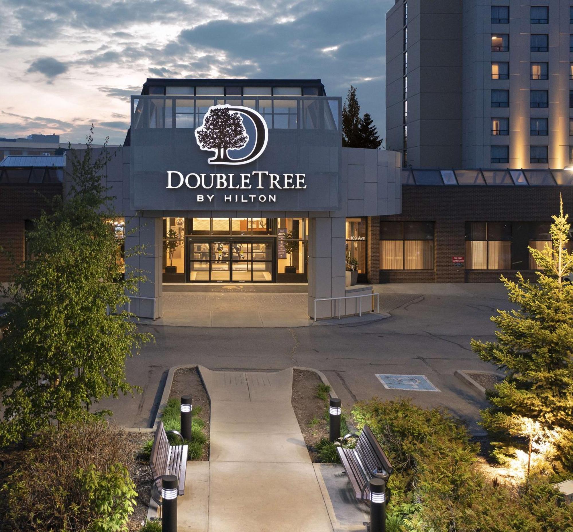 Отель Doubletree By Hilton West Эдмонтон Экстерьер фото